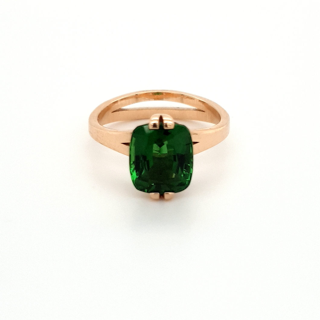 Custom 18ct Gold Ring with stone by Marie-Pauline Moonen